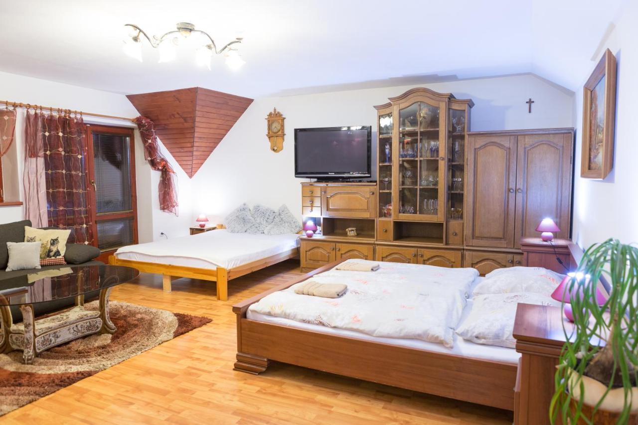 Ubytovanie Adina Poltár Exterior foto