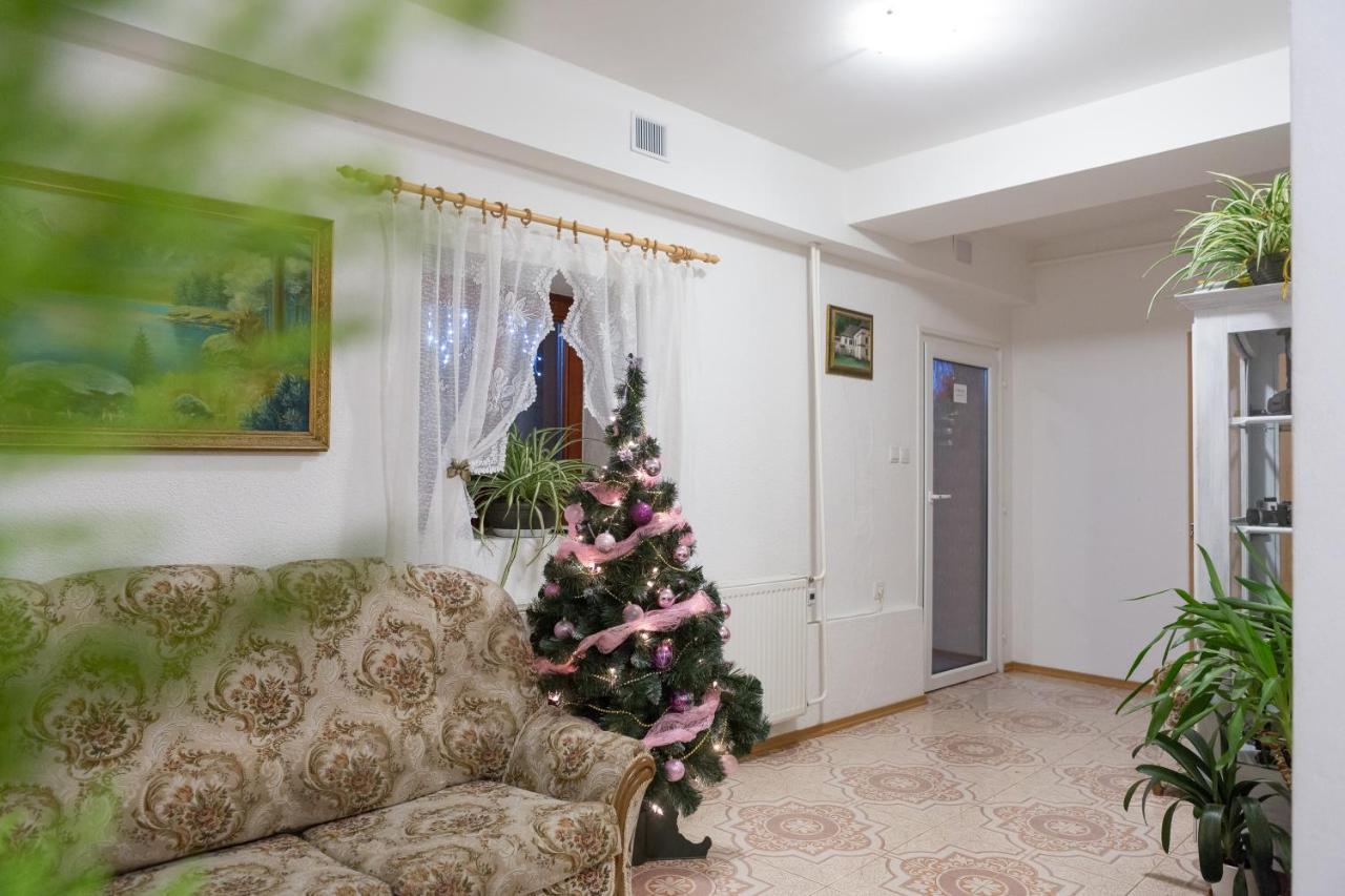 Ubytovanie Adina Poltár Exterior foto
